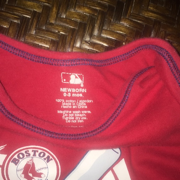 Boston Red Sox onesie/Boston university T-shirt - Picture 5 of 8